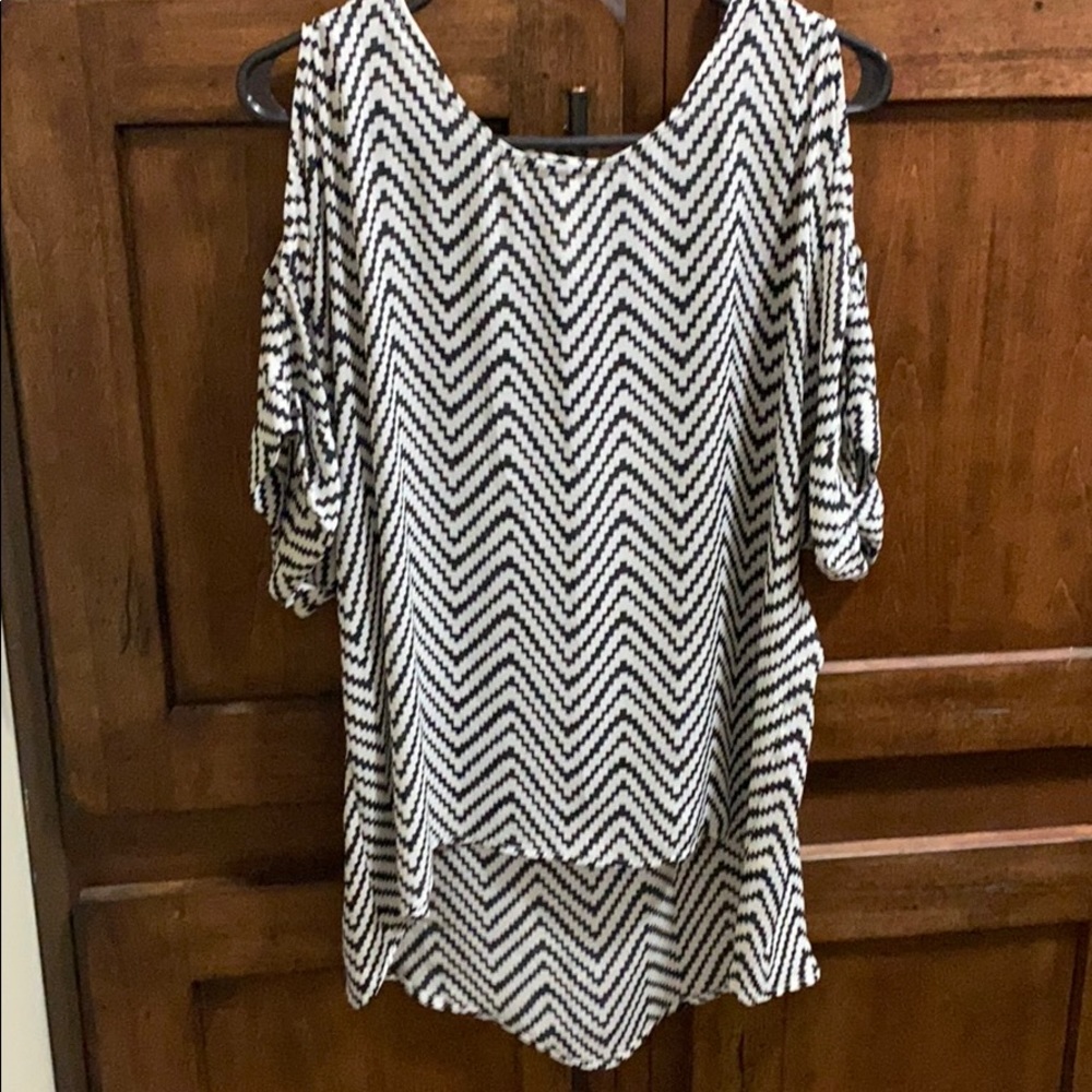 Black and white chevron top